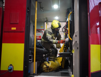 Residents evacuated from homes as 125 firefighters battle wildfire Image