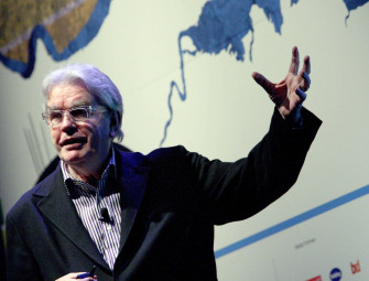 Architect behind MI6 building Sir Terry Farrell has died Image