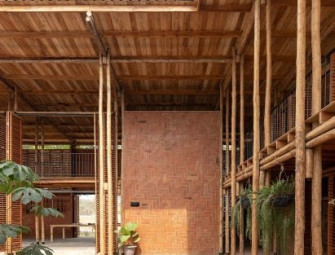 Weaving centre in Ecuadorgives formal expression to local crafts Image
