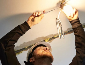 Short training courses in electrical skills are ‘no substitute’ for apprenticeships warns SELECT Image