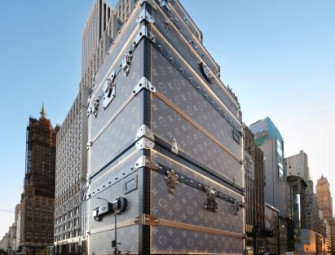 Louis Vuitton flagship construction disguised as stack of luggage trunks Image